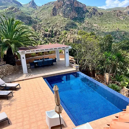 Al Qasr Mountain Retreat In The Heart Of Cortijo Cabrera *